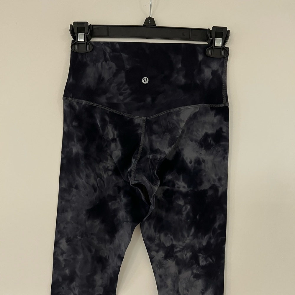 LULULEMON LIMITED EDITION LEGGINGS
